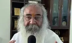 आचार्य का बड़ा तंज- अपना दफ्तर और झंडा भी सपा को सौंपे कांग्रेस आचार्य का बड़ा तंज- अपना दफ्तर और झंडा भी सपा को सौंपे कांग्रेस