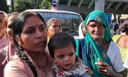 सिलेंडर गिरने से इलेक्ट्रीशियन के सिर के उड़े चिथड़े- सड़क पर फैले सिलेंडर गिरने से इलेक्ट्रीशियन के सिर के उड़े चिथड़े- सड़क पर फैले