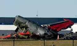 दो विमान आपस में टकराने से हुआ बड़ा हादसा- मची अफरा तफरी दो विमान आपस में टकराने से हुआ बड़ा हादसा- मची अफरा तफरी