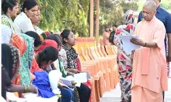 जनता दर्शन में योगी की बड़ी हिदायत- भूमाफियाओ पर होगी सख्ती जनता दर्शन में योगी की बड़ी हिदायत- भूमाफियाओ पर होगी सख्ती