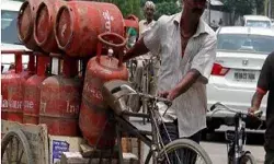 सरकार का दीपावली पर लोगों को मुफ्त एलपीजी सिलेंडर का गिफ्ट सरकार का दीपावली पर लोगों को मुफ्त एलपीजी सिलेंडर का गिफ्ट