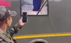 सेना की गाड़ी पर आतंकियों की गोलीबारी-इलाके में बड़े पैमाने.. सेना की गाड़ी पर आतंकियों की गोलीबारी-इलाके में बड़े पैमाने..