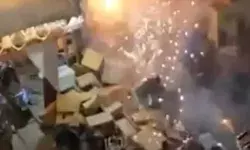 पटाखों की दुकान में लगी आग में कई गाड़ियां जलकर राख-झुलसी महिला की.. पटाखों की दुकान में लगी आग में कई गाड़ियां जलकर राख-झुलसी महिला की..