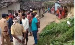 निर्दयी बाप ने 5 साल के मासूम का गला काटा- घर के दरवाजे में लगाई आग निर्दयी बाप ने 5 साल के मासूम का गला काटा- घर के दरवाजे में लगाई आग