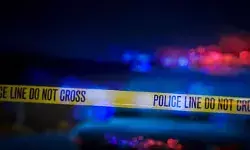 प्रॉपर्टी डीलर के मकान पर ताबड़तोड़ फायरिंग- पर्चे फेंककर बदमाश फरार