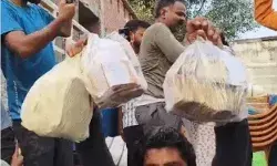 ताबीज से इलाज करने वाले मियां के पास बोरियों में भरे मिले नोट ताबीज से इलाज करने वाले मियां के पास बोरियों में भरे मिले नोट