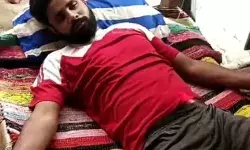 युवक की थाने में बेरहमी से पिटाई- दो पुलिसकर्मी सस्पेंड- दर्ज हुई FIR युवक की थाने में बेरहमी से पिटाई- दो पुलिसकर्मी सस्पेंड- दर्ज हुई FIR