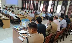 प्रेक्षकों ने बैठक कर मीरापुर उपचुनाव पारदर्शिता से संपन्न कराने के... प्रेक्षकों ने बैठक कर मीरापुर उपचुनाव पारदर्शिता से संपन्न कराने के...