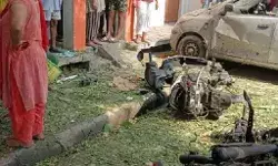 विस्फोट होने से ढह गया घर- लोगों की बॉडी के उड़े चीथड़े- मौके पर पुलिस विस्फोट होने से ढह गया घर- लोगों की बॉडी के उड़े चीथड़े- मौके पर पुलिस
