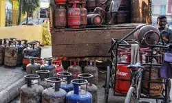 पेट्रोलियम कंपनियों का दिवाली धमाका- एलपीजी सिलेंडर के बढ़े दाम पेट्रोलियम कंपनियों का दिवाली धमाका- एलपीजी सिलेंडर के बढ़े दाम