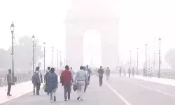 प्रतिबंध के बावजूद जमीन से लेकर आसमान तक खूब फूटे पटाखे प्रतिबंध के बावजूद जमीन से लेकर आसमान तक खूब फूटे पटाखे