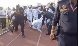 रन फॉर यूनिटी में CM का बिगड़ा संतुलन- लगी ठोकर धडाम से गिरे जमीन पर रन फॉर यूनिटी में CM का बिगड़ा संतुलन- लगी ठोकर धडाम से गिरे जमीन पर