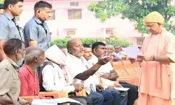 जनता दर्शन में फरियादियों से बोले सीएम- घबराइए मत, आपकी हर समस्या....
