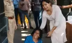 मंदिर के दीए से लगी आग में कारोबारी पति पत्नी जिंदा जले- नौकरानी की... मंदिर के दीए से लगी आग में कारोबारी पति पत्नी जिंदा जले- नौकरानी की...