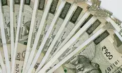 घर में ही लगा दिया नोट छापने का कारखाना- बन रहे थे 100 एवं 500 के नोट घर में ही लगा दिया नोट छापने का कारखाना- बन रहे थे 100 एवं 500 के नोट