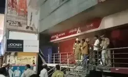 बैंक में लगी भयंकर आग- कंप्यूटर समेत लाखों का सामान जलकर खाक बैंक में लगी भयंकर आग- कंप्यूटर समेत लाखों का सामान जलकर खाक