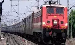 इस जिले में रील बनाते समय ट्रेन की चपेट में आने से दो दोस्तों की मौत