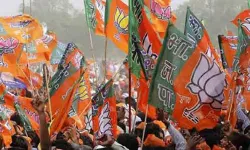 पटाखे छोड़ने के विरोध पर BJP अध्यक्ष की कुटाई- गाड़ी में तोड़फोड़-कई.. पटाखे छोड़ने के विरोध पर BJP अध्यक्ष की कुटाई- गाड़ी में तोड़फोड़-कई..