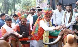 गोवर्धन पूजा के बाद बोले सीएम- गोवंश पालने वालों को मिलेगा क्रेडिट कार्ड गोवर्धन पूजा के बाद बोले सीएम- गोवंश पालने वालों को मिलेगा क्रेडिट कार्ड