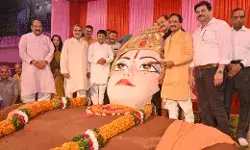 गोवर्धन पर्व पर मंत्री कपिल देव ने अन्नकूट प्रसाद वितरित कर दी बधाई गोवर्धन पर्व पर मंत्री कपिल देव ने अन्नकूट प्रसाद वितरित कर दी बधाई