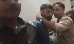 वसूली के लिए गांव में पहुंचे दो दरोगा बंधक बनाएं- थानों से पहुंची...