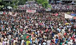 हिंसा के विरोध में एक बार फिर से सड़कों पर उतरे हिंदू- निकाला विरोध... हिंसा के विरोध में एक बार फिर से सड़कों पर उतरे हिंदू- निकाला विरोध...