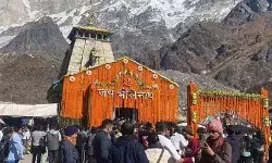श्रद्धालुओं ने किए दर्शन- शीतकाल के लिए बंद हुए केदार बाबा के कपाट