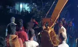 अनियंत्रित होकर पलटी स्कॉर्पियो पानी के गड्ढे में गिरी- 8 की मौत