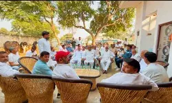 जनसंपर्क कर MLA पंकज मलिक ने सुम्बुल के लिए मांगे वोट