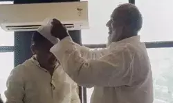 सपा कैंडिडेट के जलाभिषेक के बाद अब BJP प्रत्याशी ने पहनी जालीदार टोपी सपा कैंडिडेट के जलाभिषेक के बाद अब BJP प्रत्याशी ने पहनी जालीदार टोपी