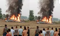 सेना का एयरक्राफ्ट क्रैश- आसमान में उड़ते समय लगी आग सेना का एयरक्राफ्ट क्रैश- आसमान में उड़ते समय लगी आग