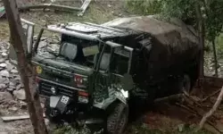 सेना का वाहन हुआ दुर्घटनाग्रस्त- एक जवान की मौत- दूसरा हुआ जख्मी सेना का वाहन हुआ दुर्घटनाग्रस्त- एक जवान की मौत- दूसरा हुआ जख्मी