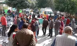 दर्दनाक हादसा- बाप बेटी की मौत- बस के नीचे आई 4 साल की मासूम दर्दनाक हादसा- बाप बेटी की मौत- बस के नीचे आई 4 साल की मासूम