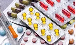 नकली एवं एक्सपायर दवाइयों का गोदाम पकड़ा- चल रहा था डेट बदलने का खेल