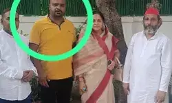 कलेक्ट्रेटकर्मी का प्लॉट कब्जाने की कोशिश- सपा सांसद का PA अरेस्ट कलेक्ट्रेटकर्मी का प्लॉट कब्जाने की कोशिश- सपा सांसद का PA अरेस्ट