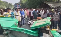 भयंकर हादसा- स्टेट हाईवे पर अनियंत्रित होकर टेंपो पलटा- 10 की मौत भयंकर हादसा- स्टेट हाईवे पर अनियंत्रित होकर टेंपो पलटा- 10 की मौत