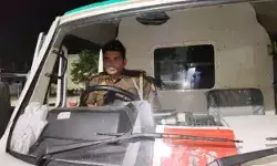 नहीं मिली साइड तो एंबुलेंस ड्राइवर की दबंगों ने की कुटाई- गर्भवती... नहीं मिली साइड तो एंबुलेंस ड्राइवर की दबंगों ने की कुटाई- गर्भवती...