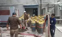 LPG सिलेंडर में गैस लीक होने से दवा फैक्ट्री आग में धधकी- 9 कर्मचारी.. LPG सिलेंडर में गैस लीक होने से दवा फैक्ट्री आग में धधकी- 9 कर्मचारी..