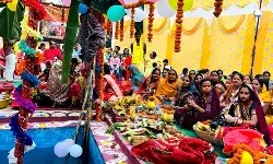 छठ पूजा घाटों पर सूर्य को दिया अर्घ्य- की गई सुख शांति की प्रार्थना छठ पूजा घाटों पर सूर्य को दिया अर्घ्य- की गई सुख शांति की प्रार्थना