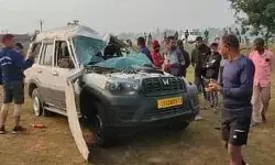 आरोपी को पकड़ने की पुलिस की पलटी गाड़ी- दरोगा की मौत, 4 पुलिसकर्मी घायल आरोपी को पकड़ने की पुलिस की पलटी गाड़ी- दरोगा की मौत, 4 पुलिसकर्मी घायल