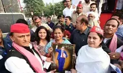 राजनेता के साथ ज्योतिषी बने अखिलेश की भविष्यवाणी- योगी का हटना तय