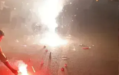 बारात में हुई आतिशबाजी में छह लोग हुए घायल- मची अफरा तफरी बारात में हुई आतिशबाजी में छह लोग हुए घायल- मची अफरा तफरी