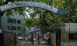 इलेक्शन से पहले ED का एक्शन- घुसपैठ को लेकर ताबड़तोड़ छापे इलेक्शन से पहले ED का एक्शन- घुसपैठ को लेकर ताबड़तोड़ छापे