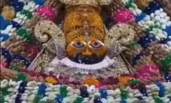 जन्मोत्सव पर खाटूधाम में उमडा श्रद्धालुओं का सैलाब- केक लेकर लाइनों... जन्मोत्सव पर खाटूधाम में उमडा श्रद्धालुओं का सैलाब- केक लेकर लाइनों...