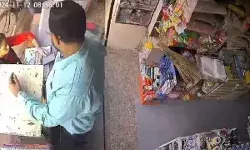 दुकान पर किताब खरीदने पहुंची लड़की ने बुकसेलर का फोन उठाकर भरा फर्राटा दुकान पर किताब खरीदने पहुंची लड़की ने बुकसेलर का फोन उठाकर भरा फर्राटा