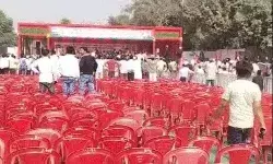 खाली कुर्सियों के बीच अखिलेश यादव ने बोला केंद्र व राज्य सरकार पर हमला खाली कुर्सियों के बीच अखिलेश यादव ने बोला केंद्र व राज्य सरकार पर हमला