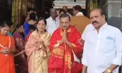 शादी की सालगिरह पर तिरुपति की शरण में पूर्व मुख्यमंत्री- पत्नी भी साथ