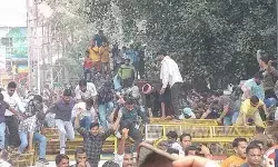 छात्र आंदोलन- स्टूडेंट के बेकाबू होने के बाद हाई लेवल मीटिंग शुरू छात्र आंदोलन- स्टूडेंट के बेकाबू होने के बाद हाई लेवल मीटिंग शुरू