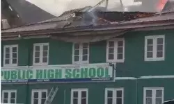 श्रीनगर के निजी स्कूल में आग का तांडव- फायर ब्रिगेड की 10 गाड़ियां... श्रीनगर के निजी स्कूल में आग का तांडव- फायर ब्रिगेड की 10 गाड़ियां...