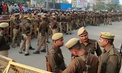 छात्रों के गुस्से का शिकार हुई 4 लेयर बेरिकेडिंग- UPPCS का दफ्तर बना.. छात्रों के गुस्से का शिकार हुई 4 लेयर बेरिकेडिंग- UPPCS का दफ्तर बना..